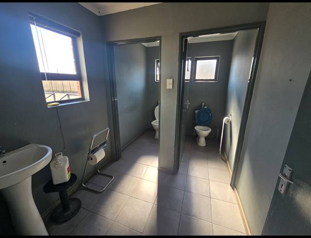 3,000M² WAREHOUSE FOR SALE IN BOKSBURG EAST
